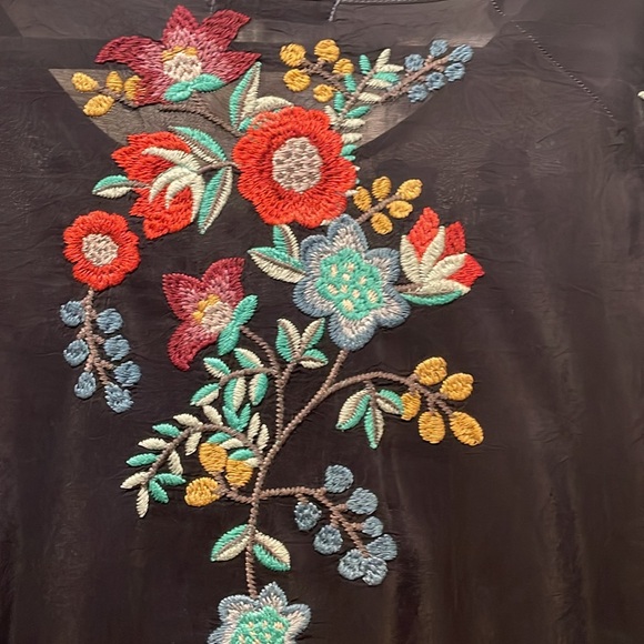 Johnny Was embroidered blouse - Picture 6 of 8